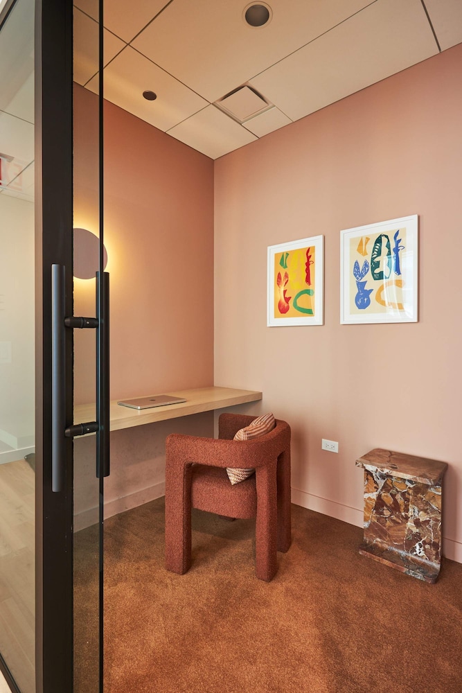 Top-tier Stay 49th Fl Lakefront City Views