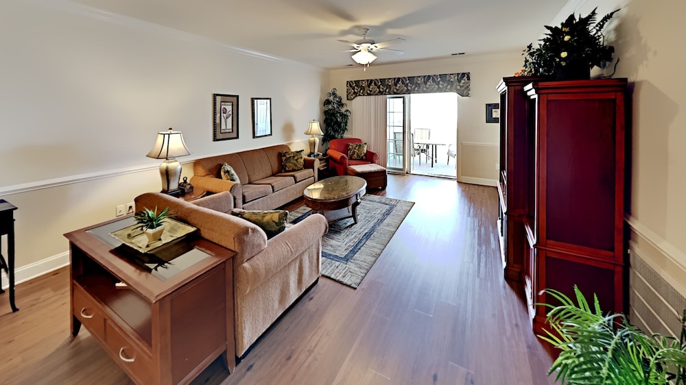 Magnolia Pointe Luster Leaf 4878-201 3 Bedroom Condo
