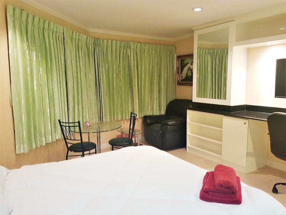 Thip Condotel Jomtien Studio Apartment on soi 7 view 3