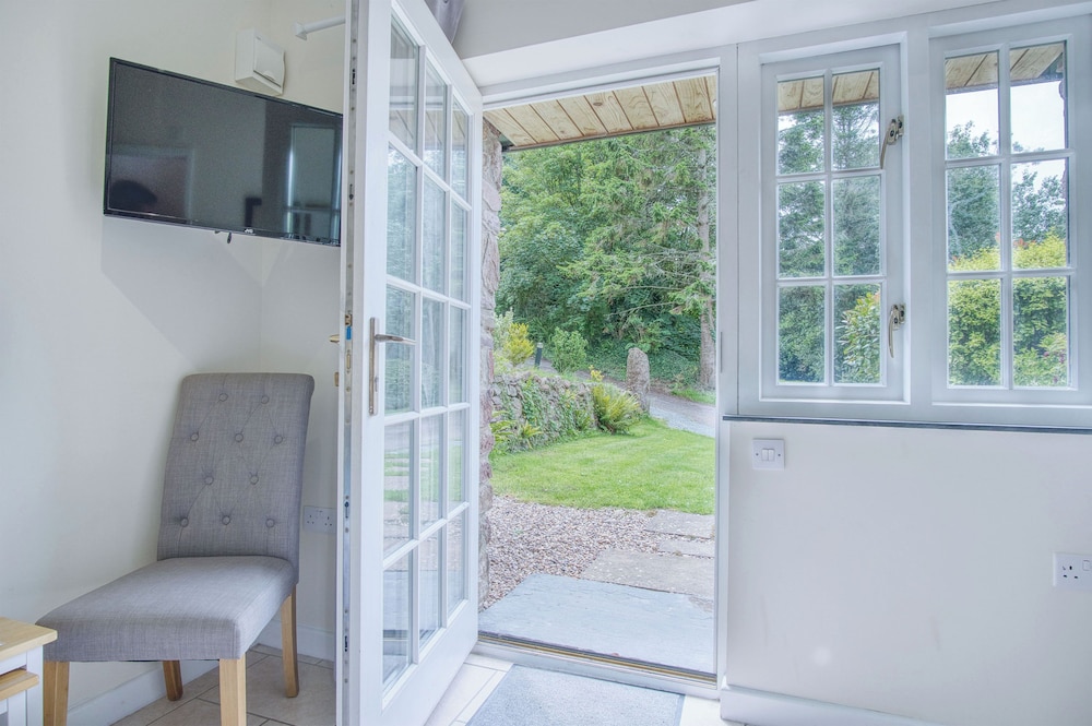 Teilo - 1 Bedroom - St Ishmael's view 5