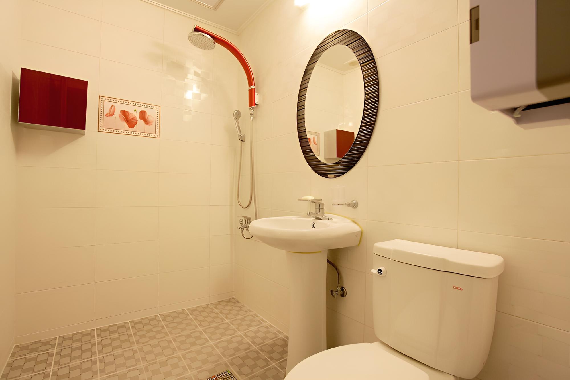 Chuncheon LEO Hotel view 5