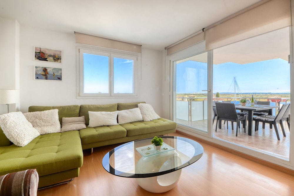 Apartment in Roses Near Santa Margarita Beach
