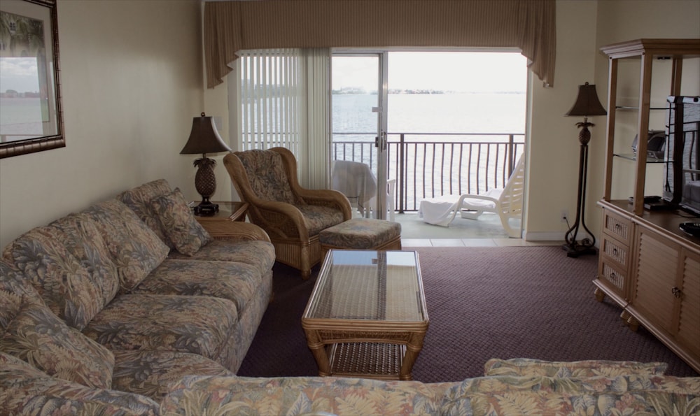 Palm Beach Waterfront Suites