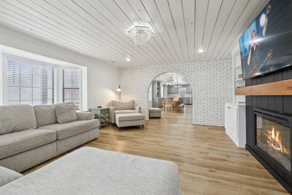 Fox Haven Retreat-modern Cabin-acres of Priv Land