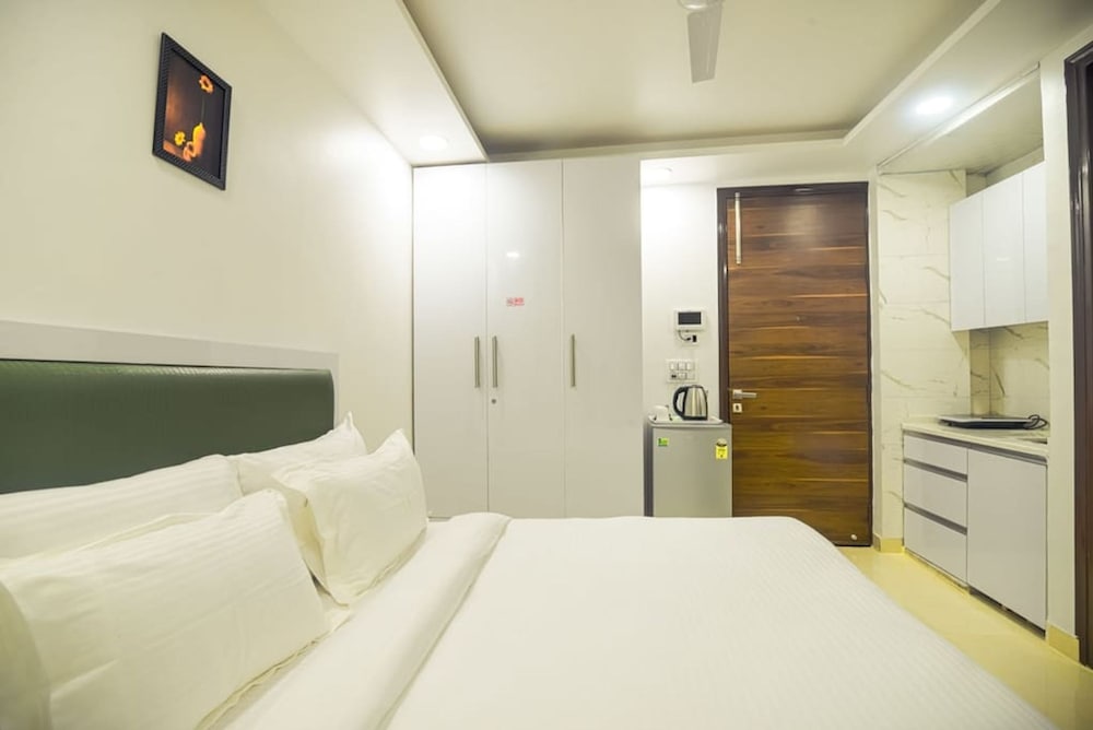 Studio Serviced Apartment With Gym Patio view 5