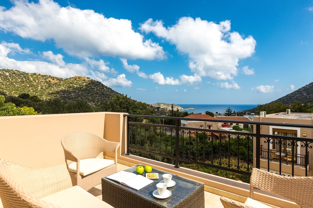 Pantheon Villas & Suites