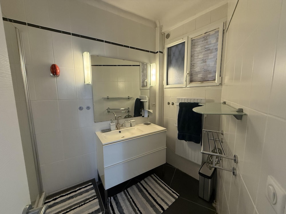 2 BR Apartment in the Center of Cannes - 2305 photo 3