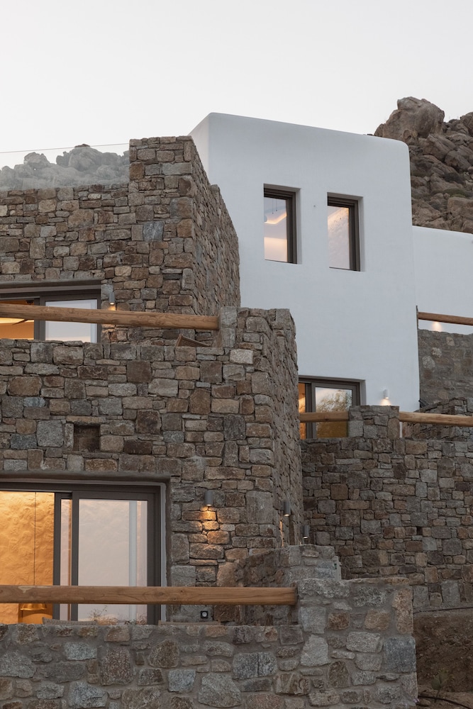 Hotel Calma Suites Mykonos - Image 1