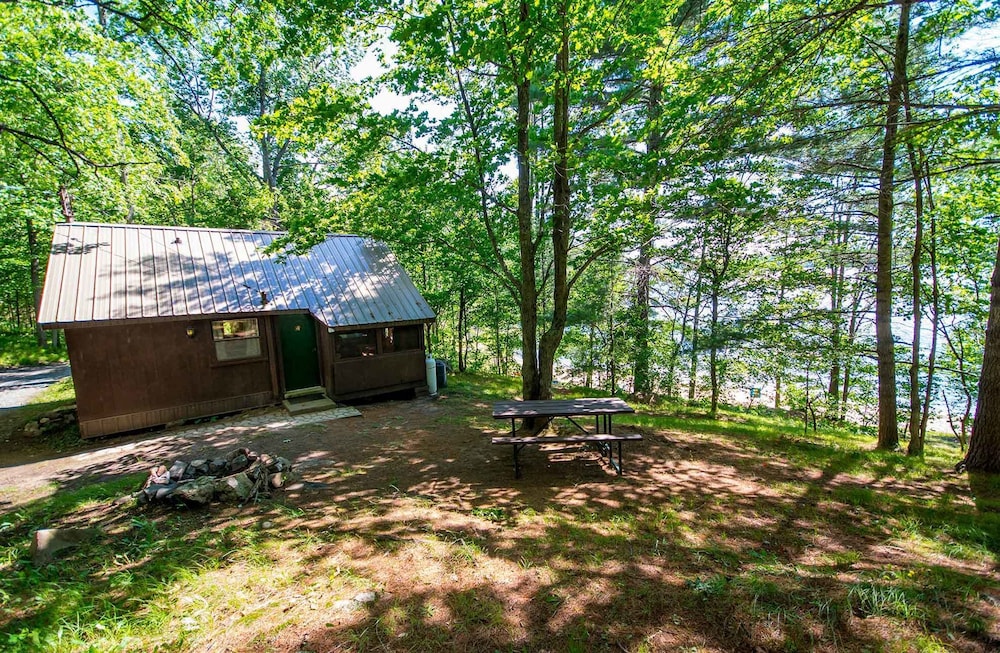 Fifth Lake Cottages