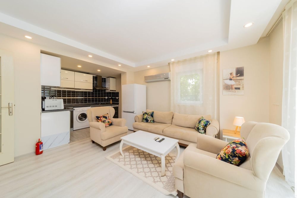 Garden Floor Chic and Luminous Flat in Antalya