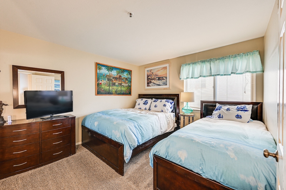 Ocean-view Imperial Beach Condo w/ Community Perks