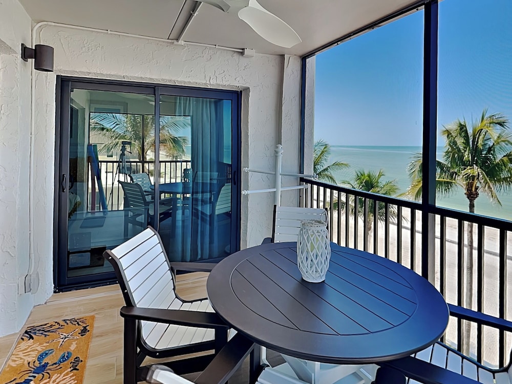 Seaside 4 by Distinctive Beach Rentals