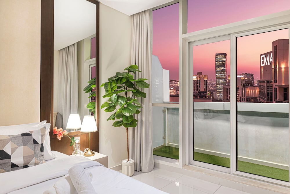 DAMAC Suites by Hostiva – Burj & Fountain