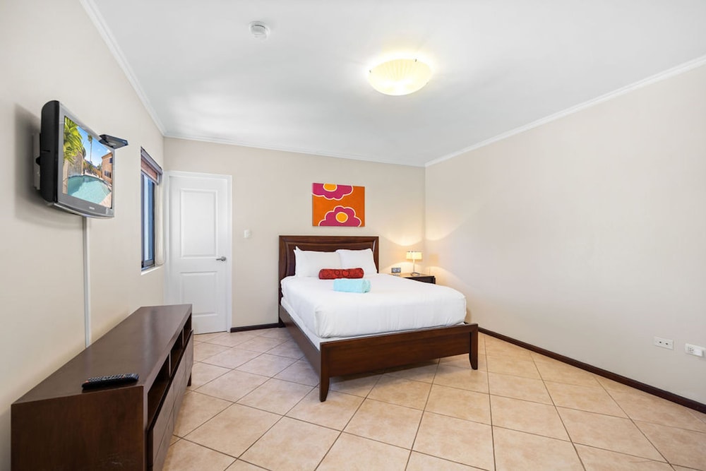 Gold Coast 4br4 5BA Villa w Privatepool Gym