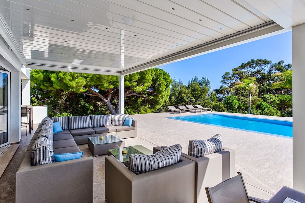 Goldeneye Luxury 6 Bedroom Villa With Infinity P