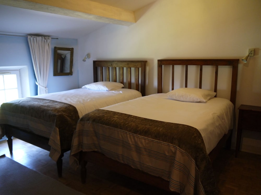 Aux Chambres des Bujours view 3