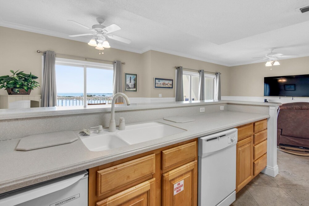 South Harbour 12E