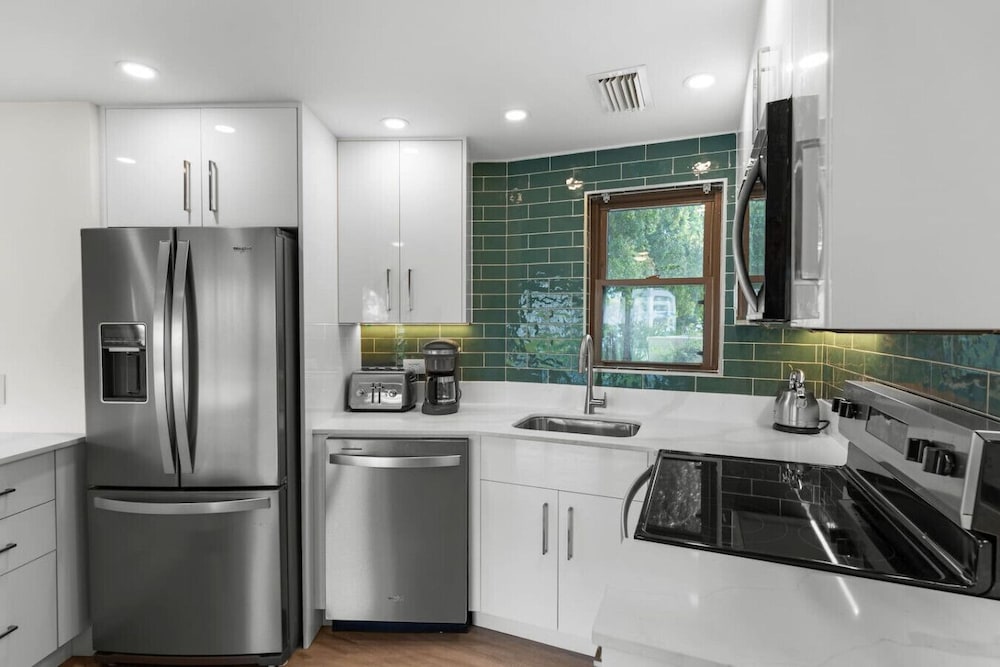 New Remodel Ocean View Pool 75 TV Sleeps 6