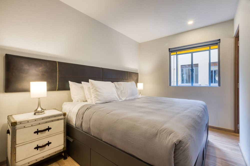 Bright Condesa - Modern 2BR in Mexico