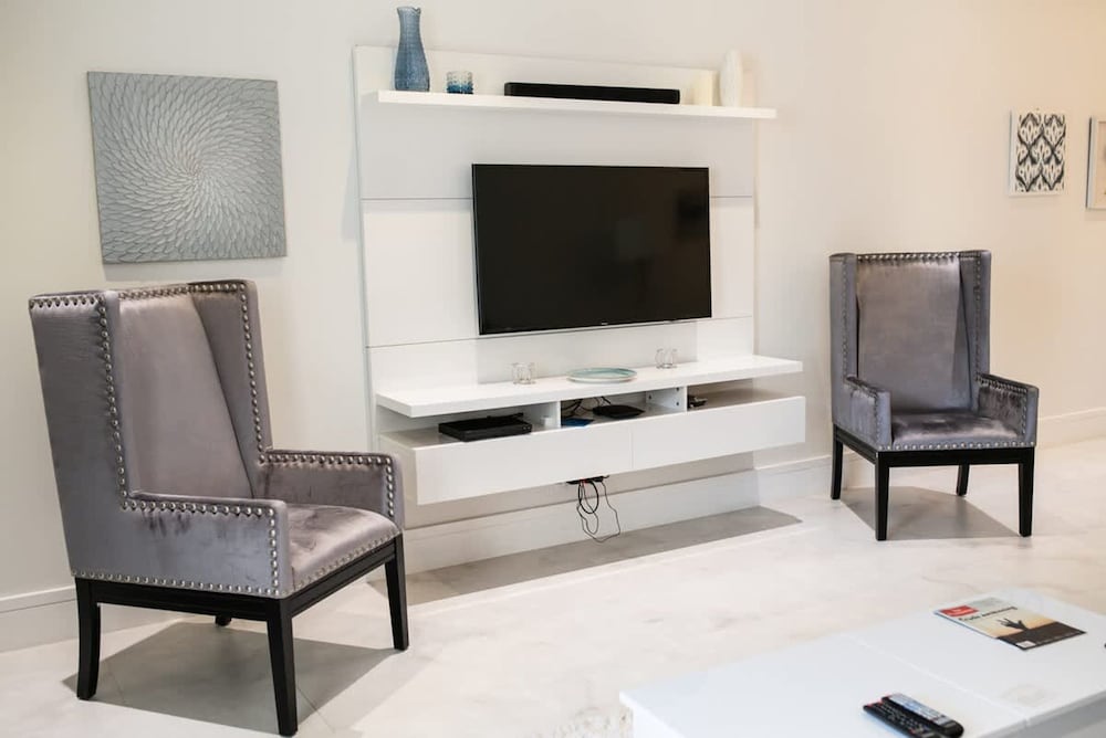 Two Bedroom Cable Beach Condo With Patio
