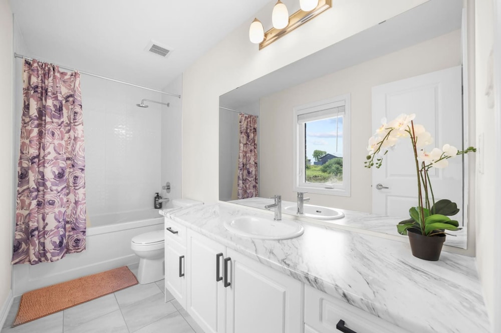 Prime Peterborough 5BR Newly Renovated Home