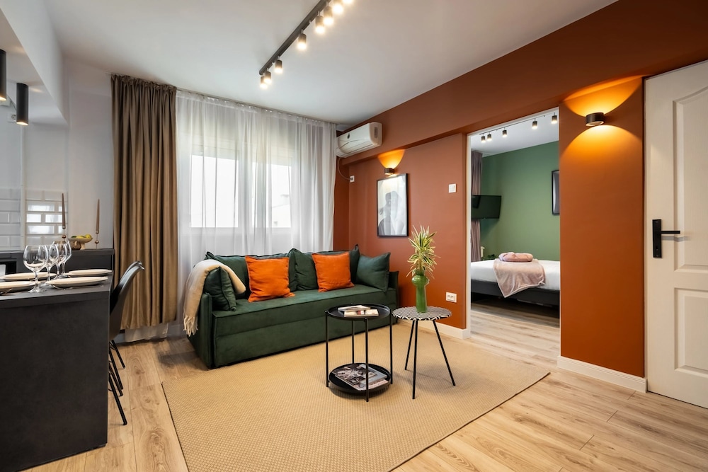 Colorful Bright 2BR on Iconic Calea Victoriei