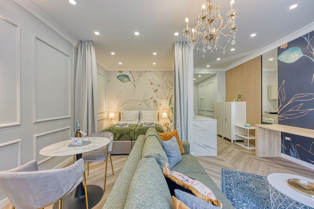 Boutique Downtown Studio with Balcony 1