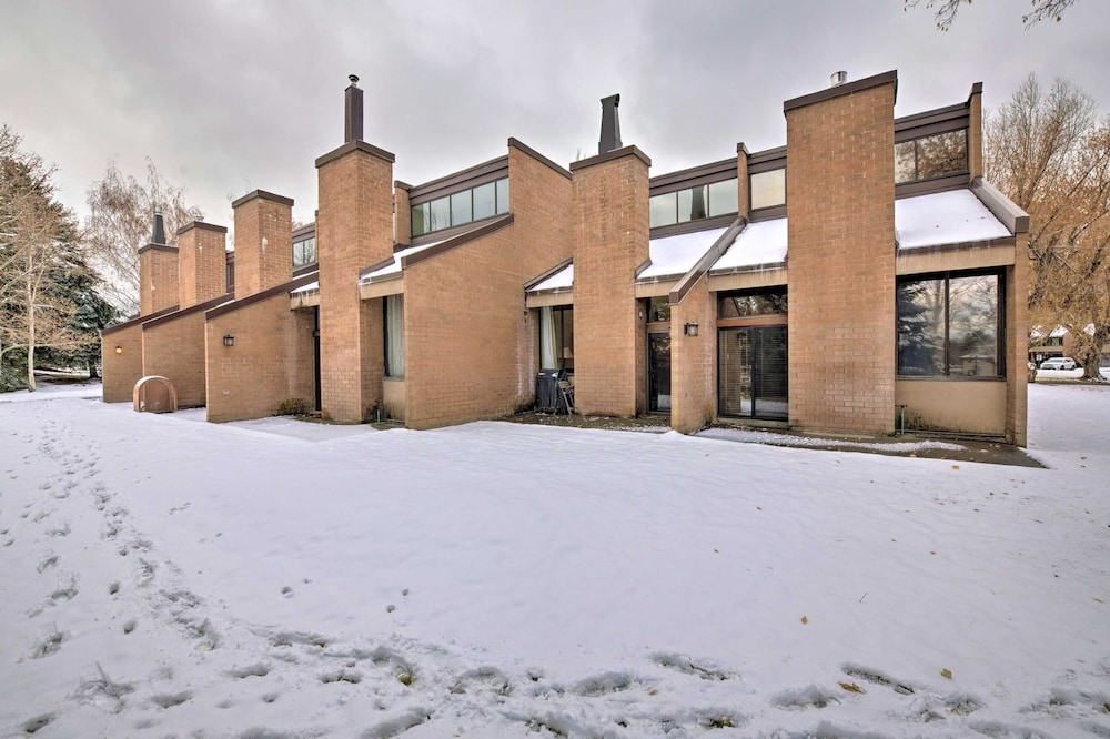 Parkside Loft by Avantstay Walk to Ski Lifts Town Pool Hot Tub Access