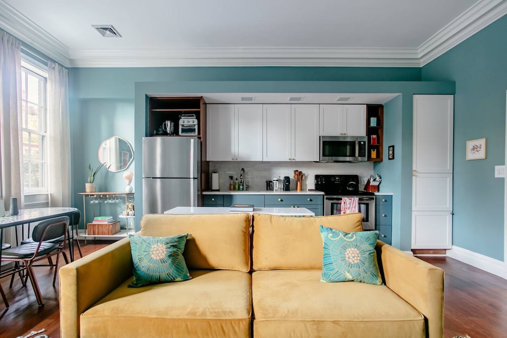 Airy Greenwich Retreat With Private Deck