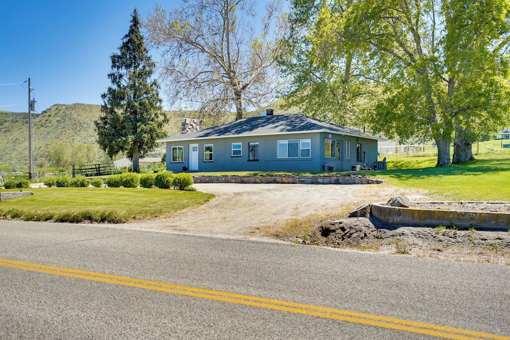 Charming Emmett Home w/ Patio - 14 Mi to Reservoir view 5