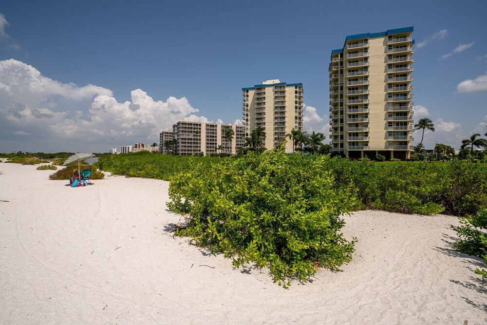 Estero Beach And Tennis Ph5 Building C 1 Bedroom Condo by RedAwning view 3