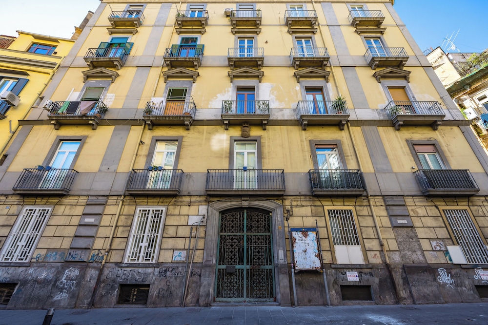La Pinacoteca Aparthotel by NapoliApartments