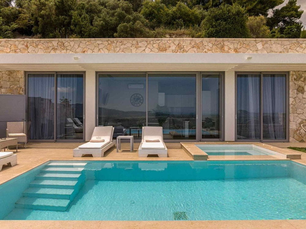 Pietra Cave Suite With Private Pool