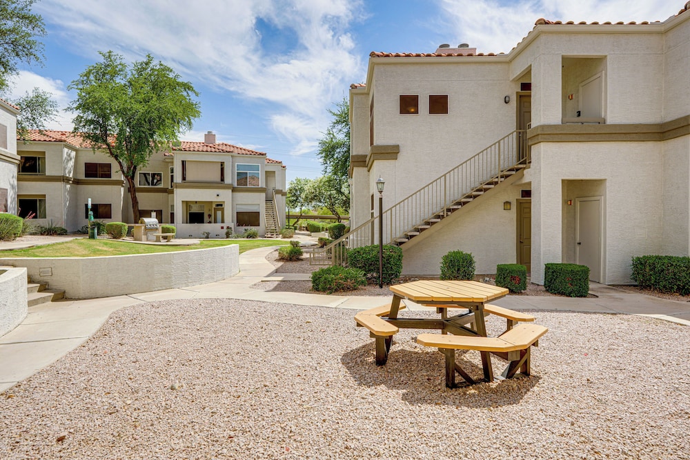 12 Mi to Old Town Scottsdale: Condo w/ Pool Access