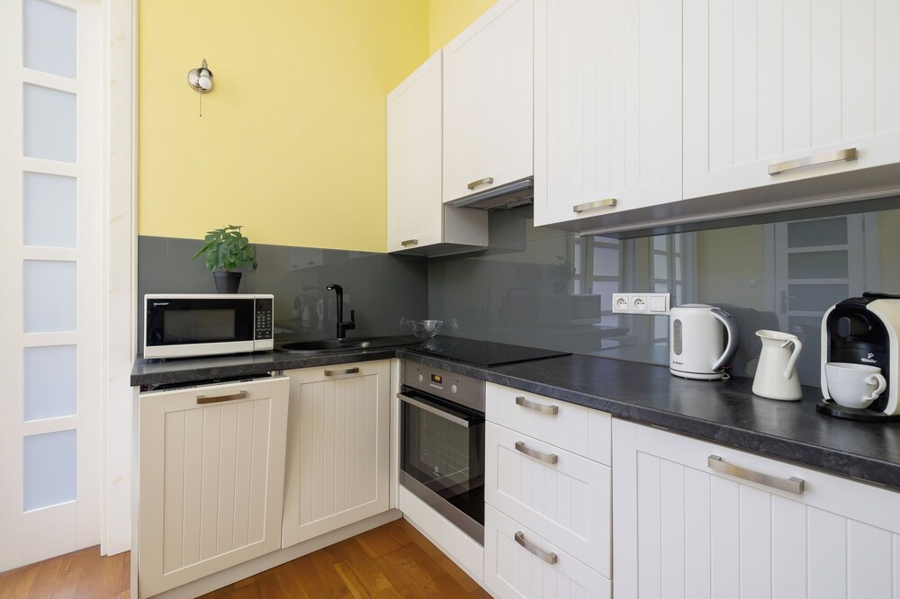 Cozy Apartment in the Center by Renters