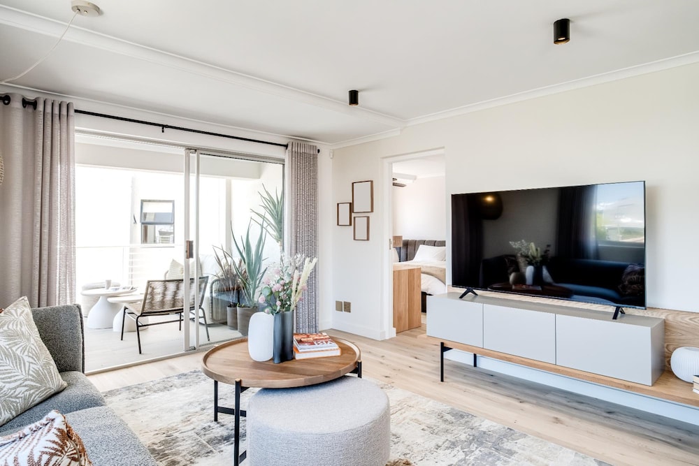 Green Point Modern 2bed Apartment Azura Atlantic