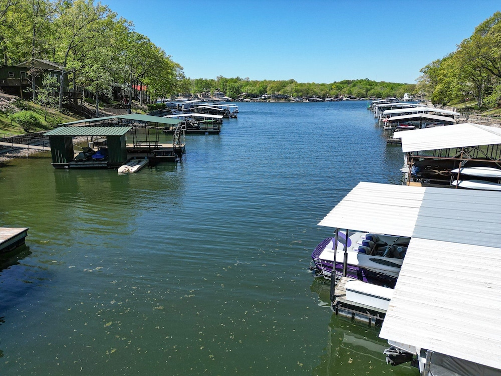 Stunning Views of the 7.5mm, Private Dock, Spacious Decks, Kayaks & More!