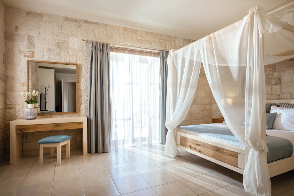 Emerald Villas & Suites