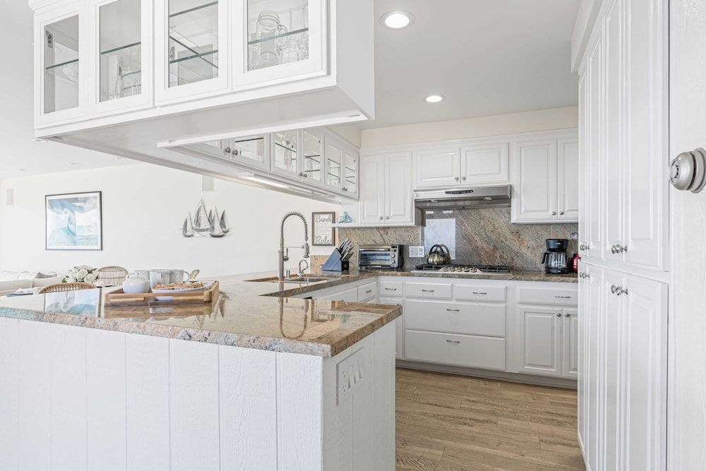 Big Rock Beach Retreat With Oceanfront Balconies, Direct Beach Access & Sweeping Sunset Views Pacific Coast Outlook by Avantstay