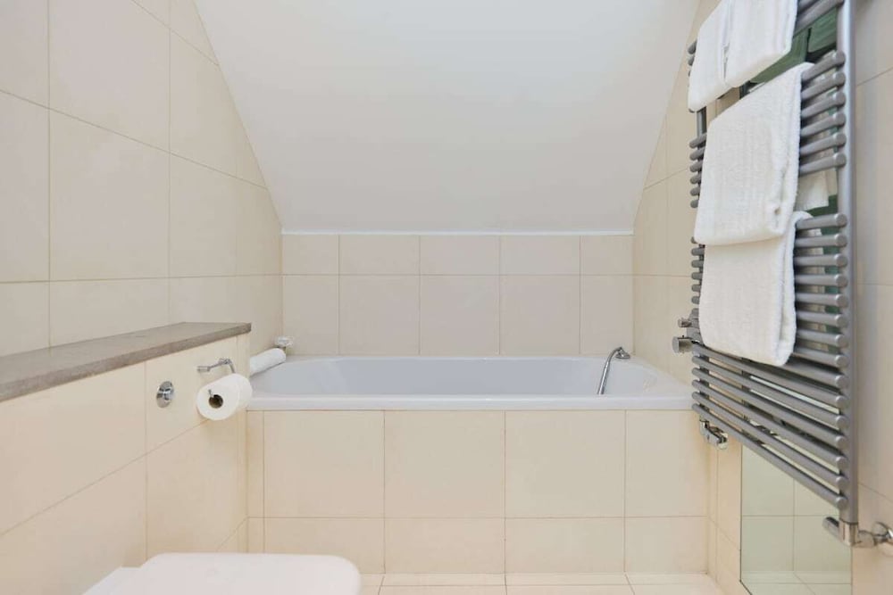 The Hampstead Garden Hideaway - 5bdr Home With Pool and Garden