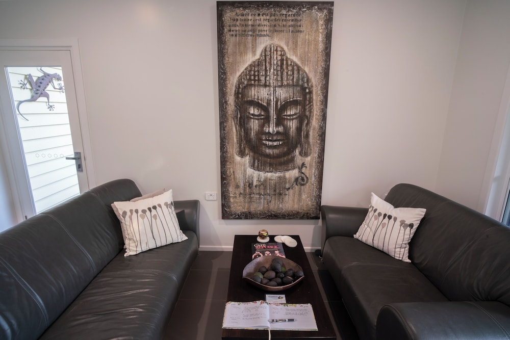 Camelot Boutique Accommodations view 5