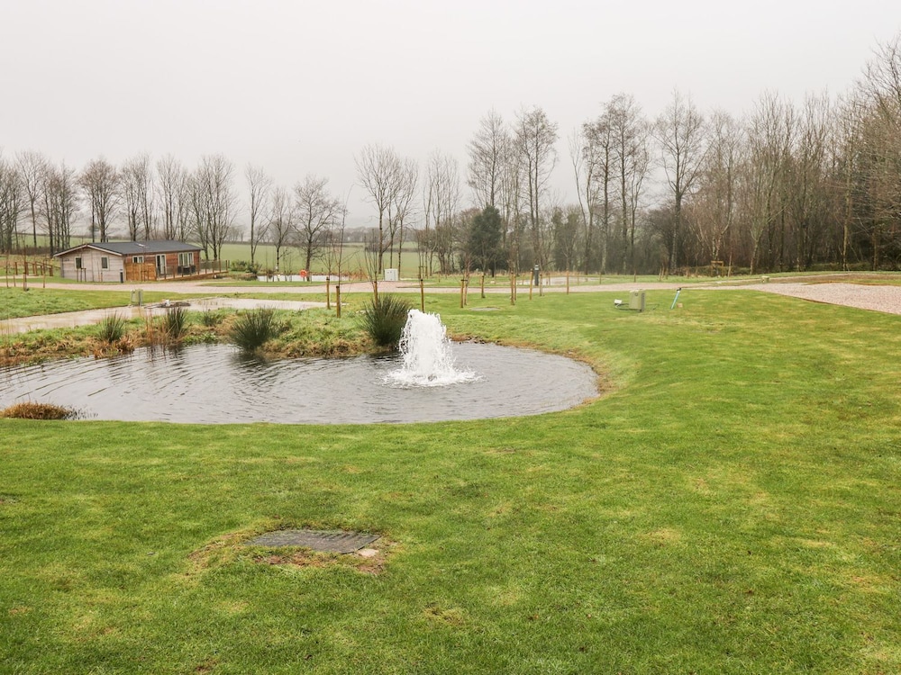 2 Meadow Retreat