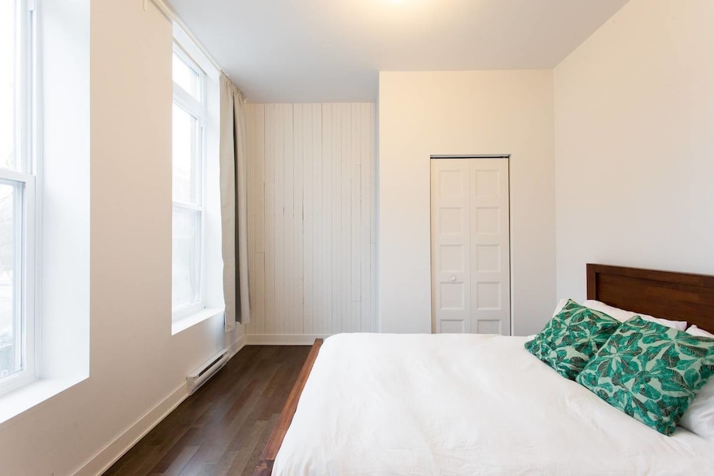 Huge Industrial Loft Near Mont-royal Metro - Image 5