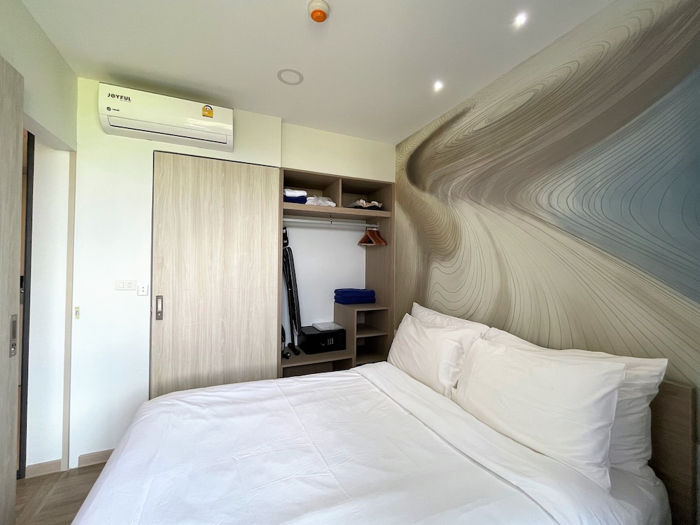 Apartment at Sky Park Condo by Lofty view 4