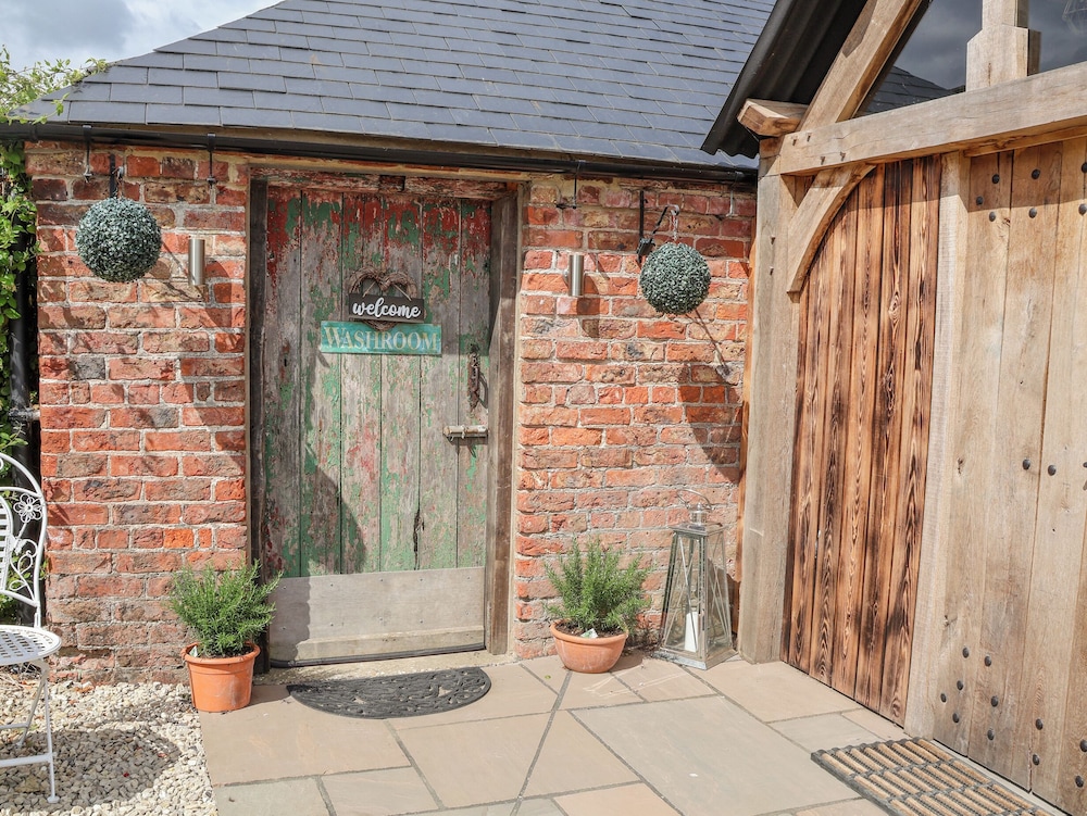 Stormont Hut
