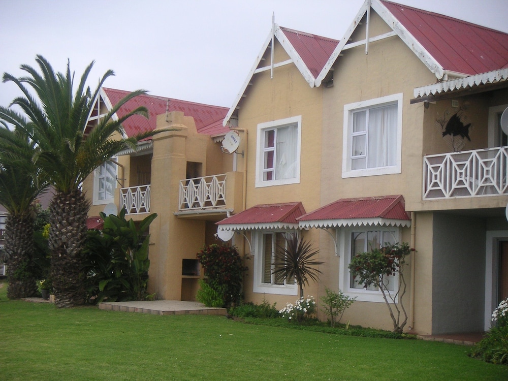 Martinique Cove 38