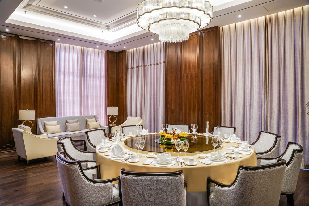 Qingshan Hotel Baotou(Yingbin Building)