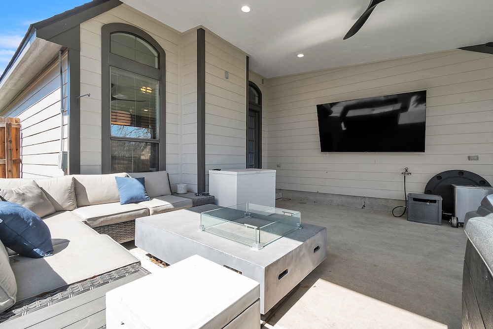 Relaxing College Station Retreat With Hot Tub 3 Bedroom Home