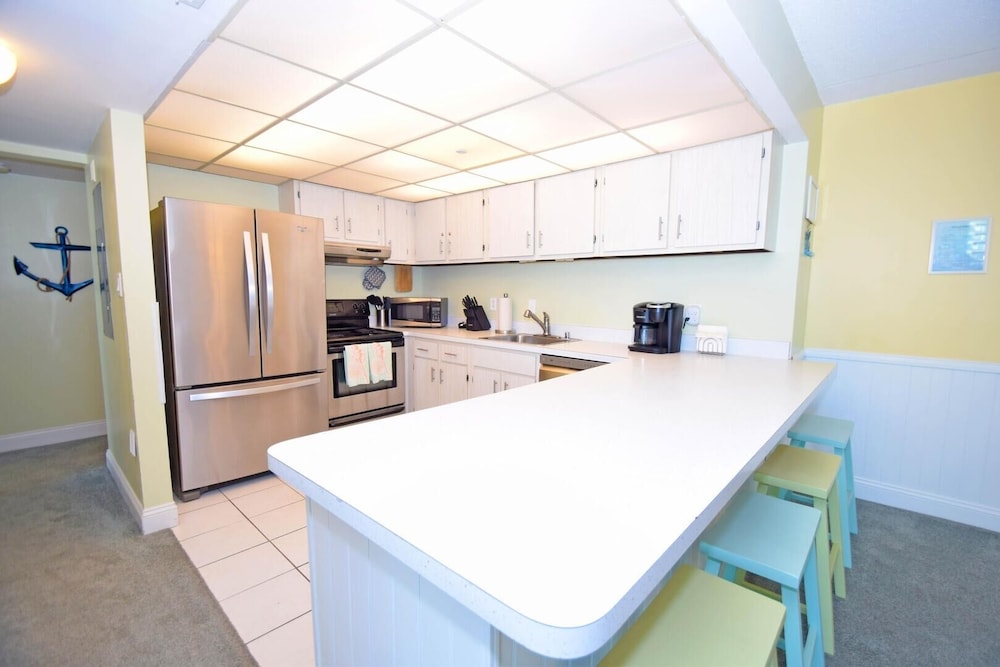 Quay 903 2 Bedroom Condo by Redawning view 5