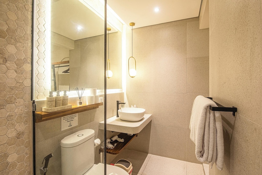 Chic 4-br Villa in Central Seminyak, Beach 5 Mins